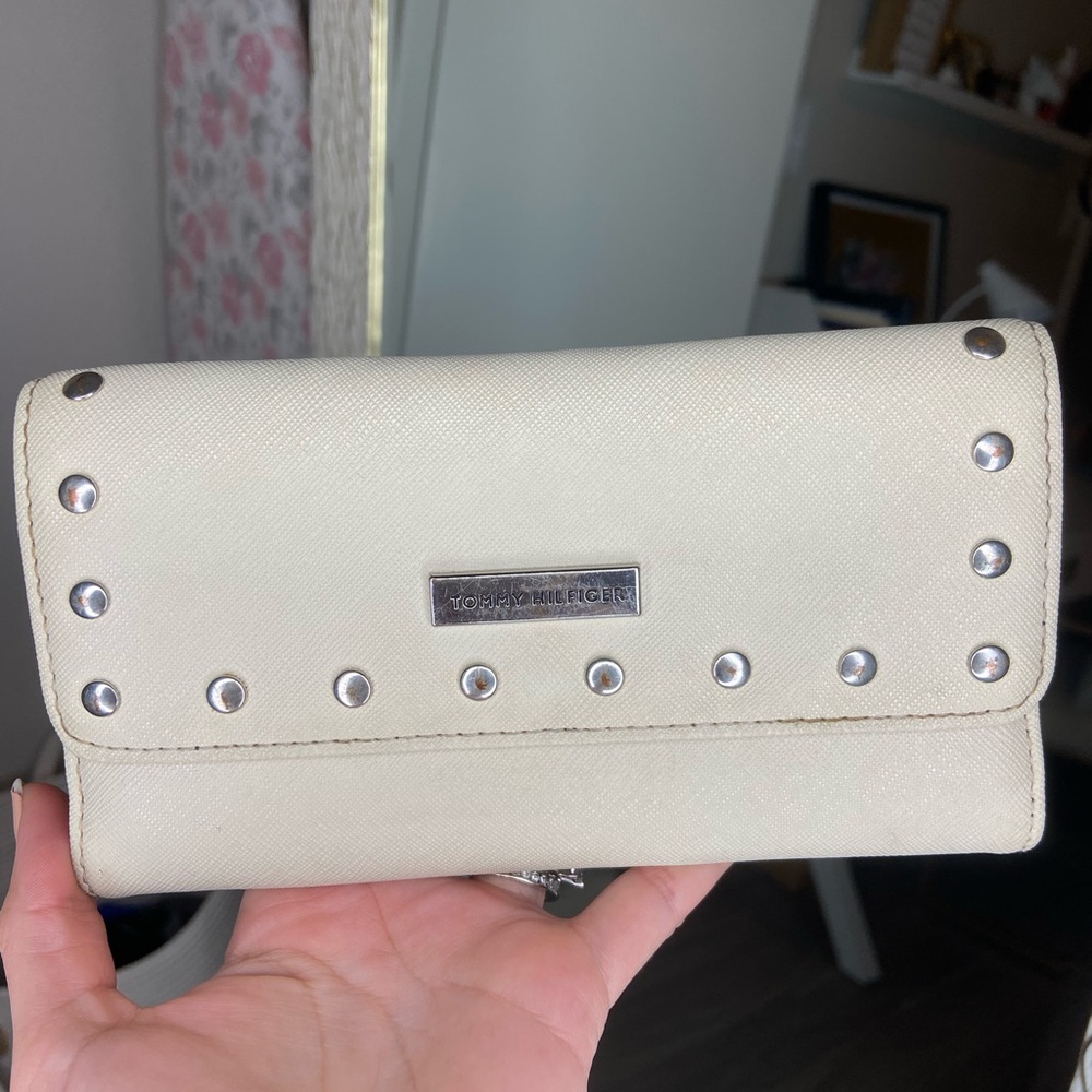 Super cute cream Tommy Hilfiger wallet
